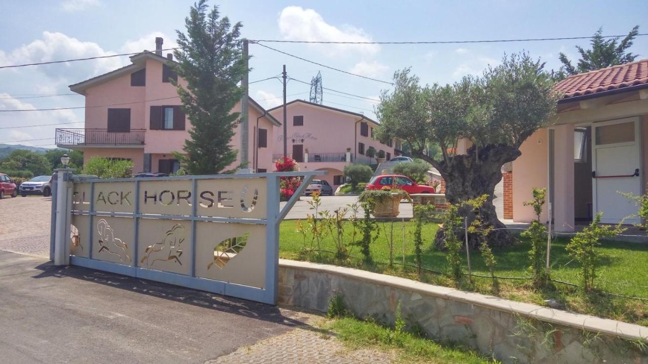 Relais Black Horse Millesimo Zewnętrze zdjęcie