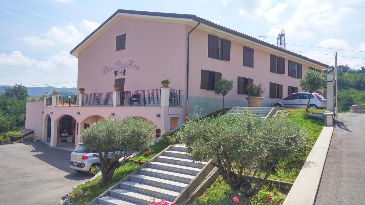 Relais Black Horse Millesimo Zewnętrze zdjęcie